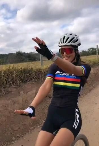 ?????‍♀️?‍??‍???‍? [Video] | Cycling women, Female cyclist, Bike women cycling