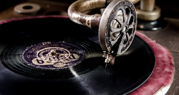 The Evolution of Music Streaming: From Vinyl to Virtual Reality